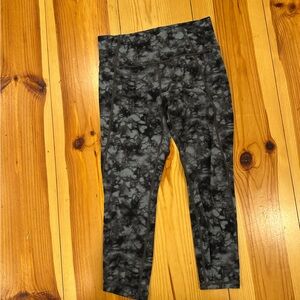 Athleta 7/8 legging in camo size medium. gently worn